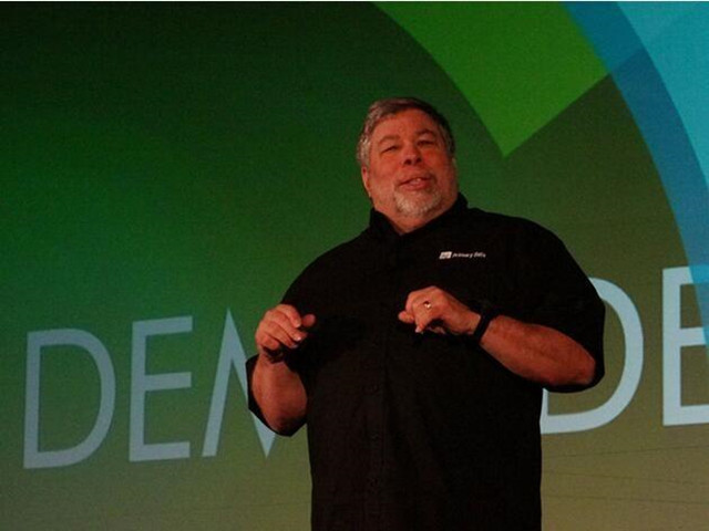 苹果沃兹:未来人类驾驶员将“消失”